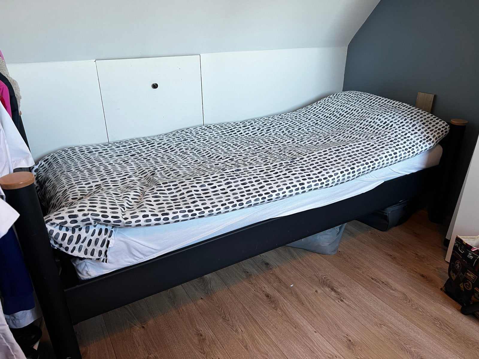 Eenpersoonsbed zwart met lattenbodem, Huis en Inrichting, Ophalen, Gebruikt, 90 cm, Eenpersoons