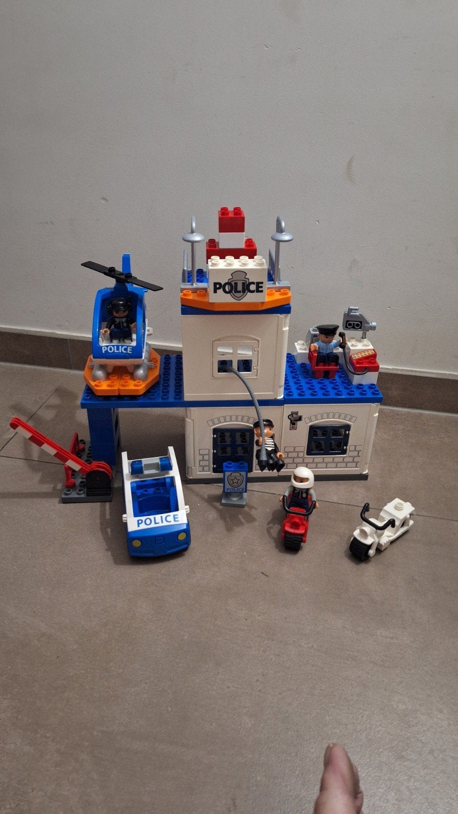 LEGO Duplo Politiebureau met helikopter en voertuigen, Ophalen of Verzenden, Gebruikt, Overige merken