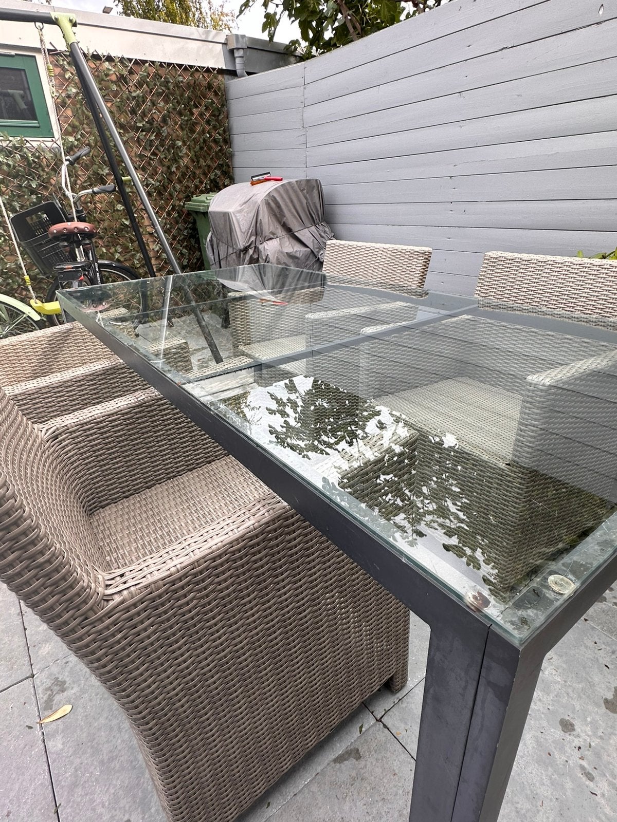 Buitentafel + 4 stoelen, Ophalen, 4 zitplaatsen, Kunststof, Eettafel