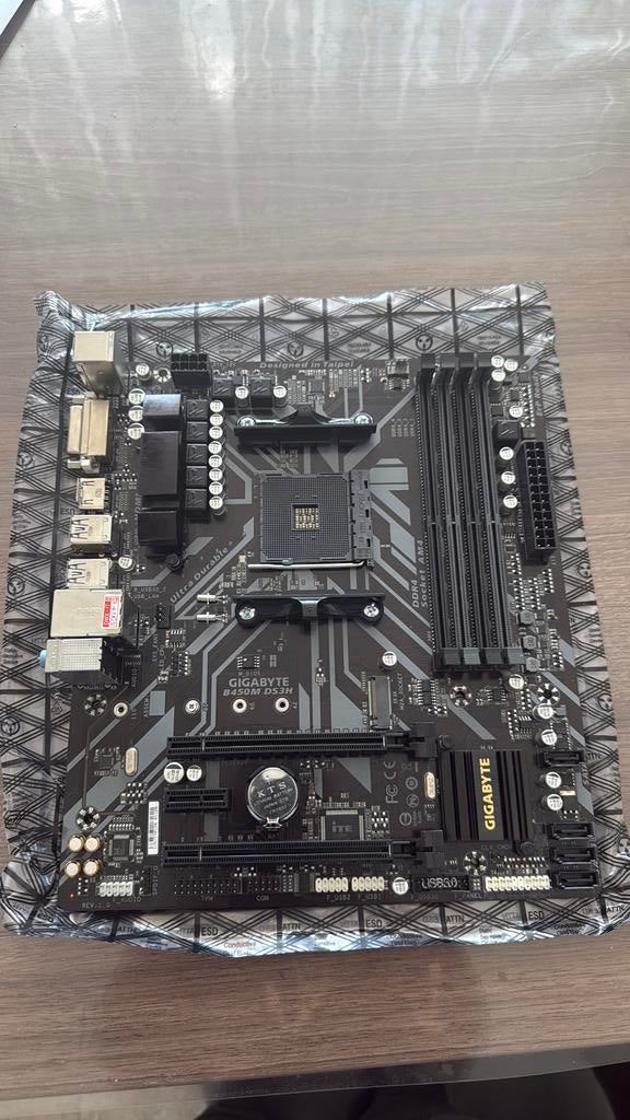 B450m Gigabyte moederbord, Ophalen, Zo goed als nieuw, AMD, DDR4