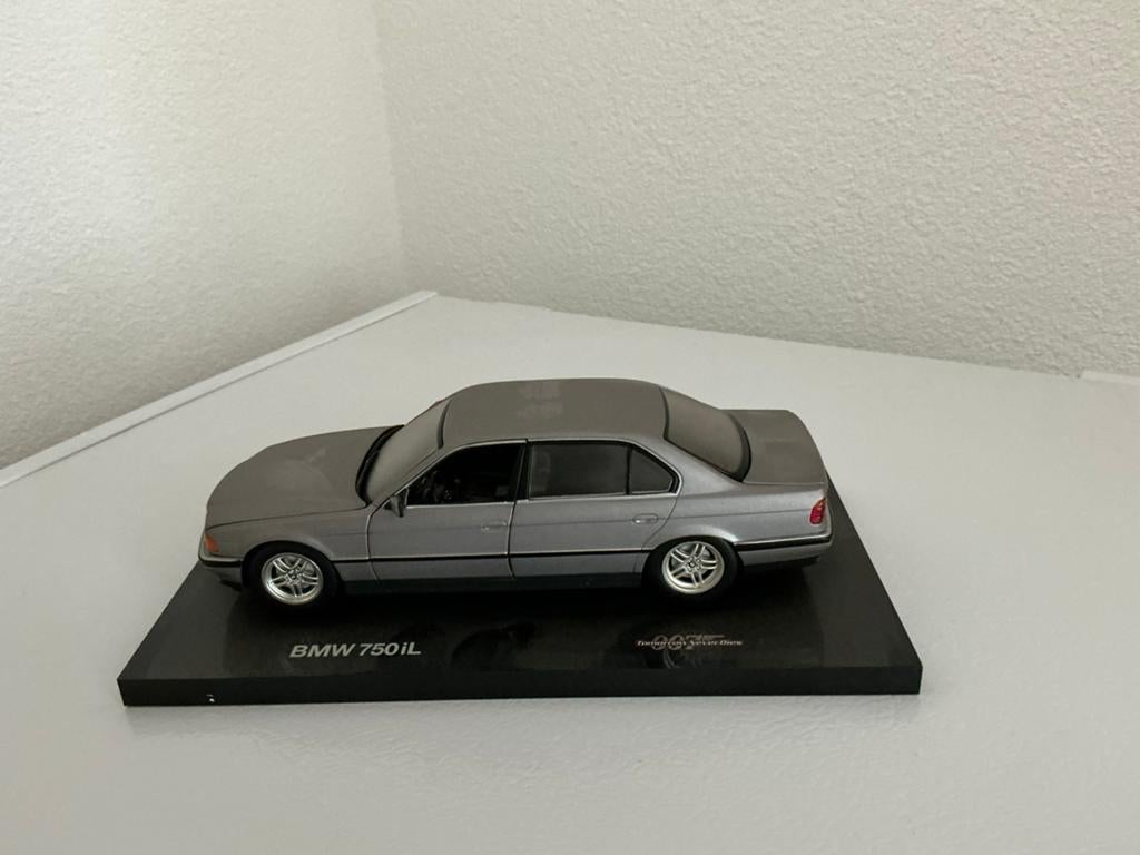 BMW 750 James bond, Ophalen of Verzenden, Zo goed als nieuw, Auto