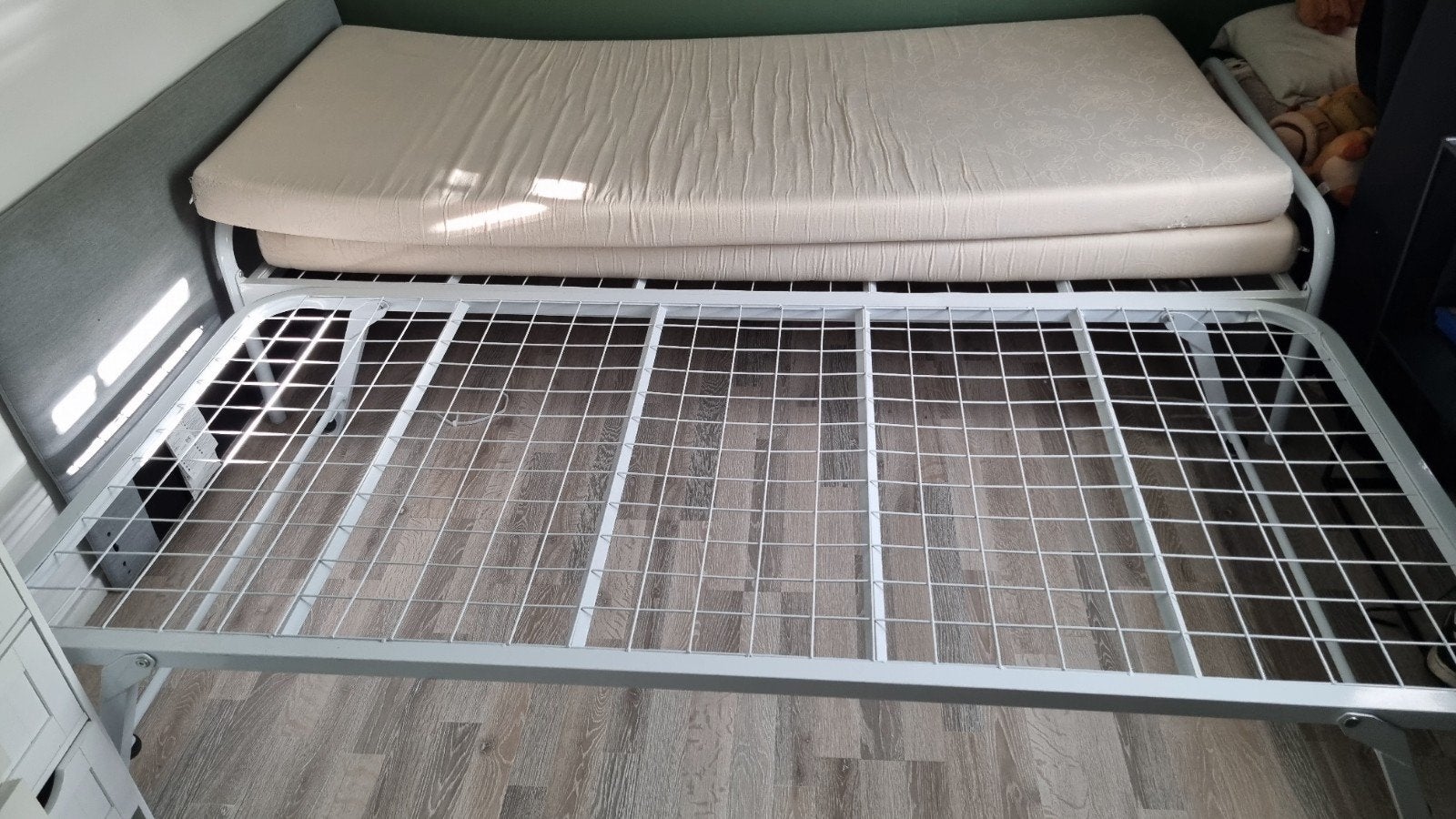 Uitschuifbaar bed met 2 matrassen - Ideaal voor logees, Ophalen, 90 cm, Eenpersoons, Wit