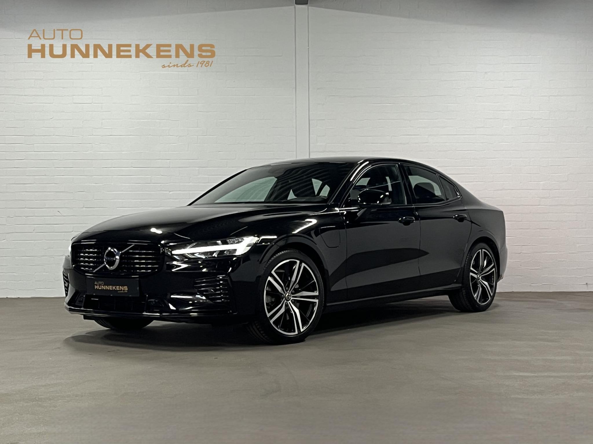 Volvo S60 2.0 Recharge T8 AWD R-Design *Long Range* SOH 97%, Auto's, Automaat, 12 maanden, Gebruikt, Euro 6