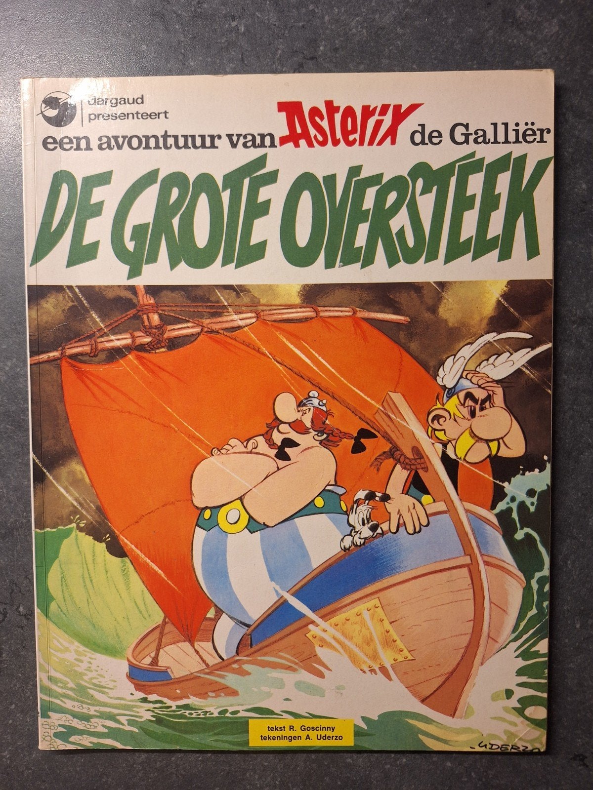 Asterix De Grote Oversteek, Boeken, Gelezen, Eén stripboek, R. Goscinny en A. Uderzo, Ophalen of Verzenden