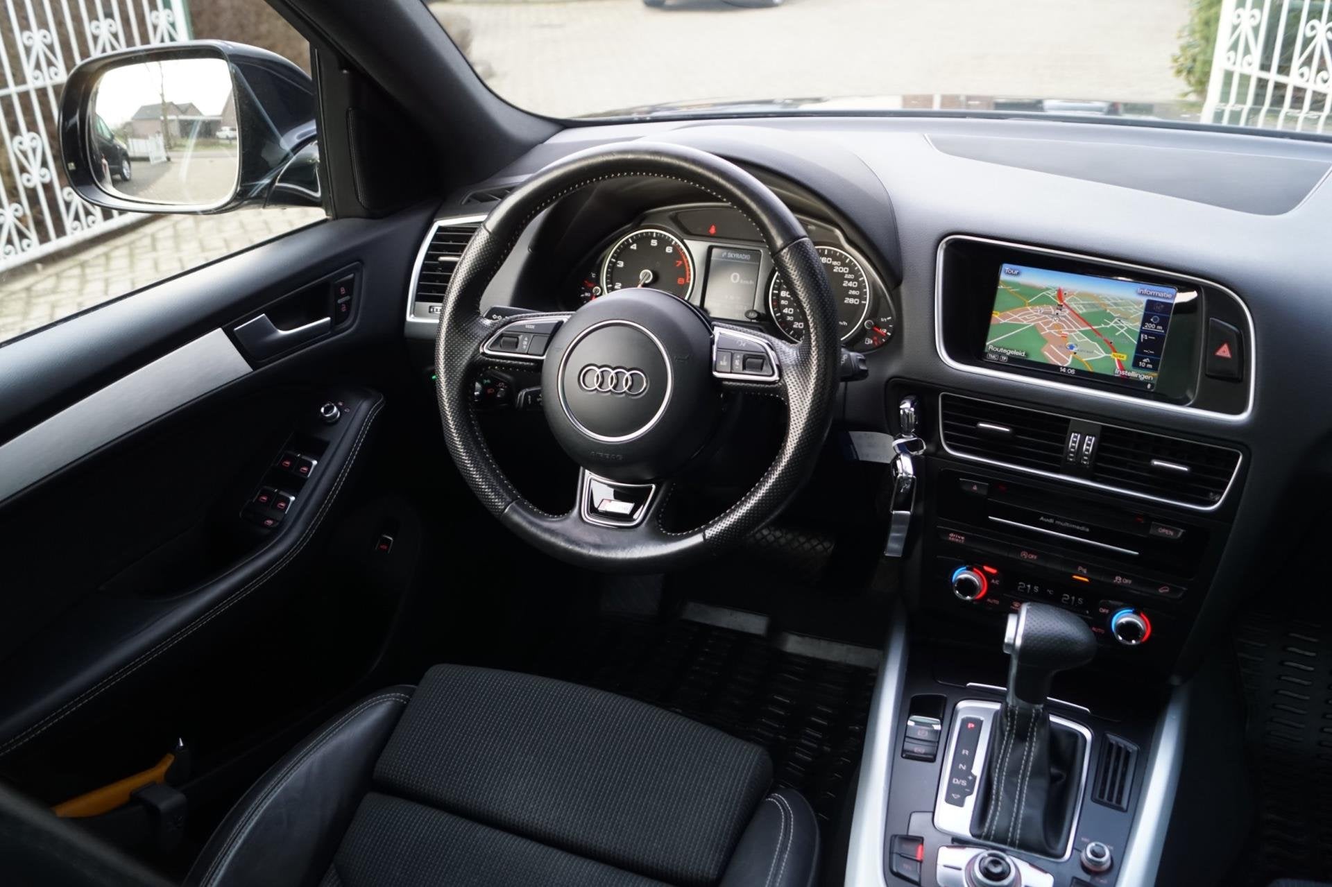 Audi Q5 2.0 TFSI Quattro S Line Autom Panodak Half Leder/Sto, Automaat, Gebruikt, 4 cilinders, Leder en Stof
