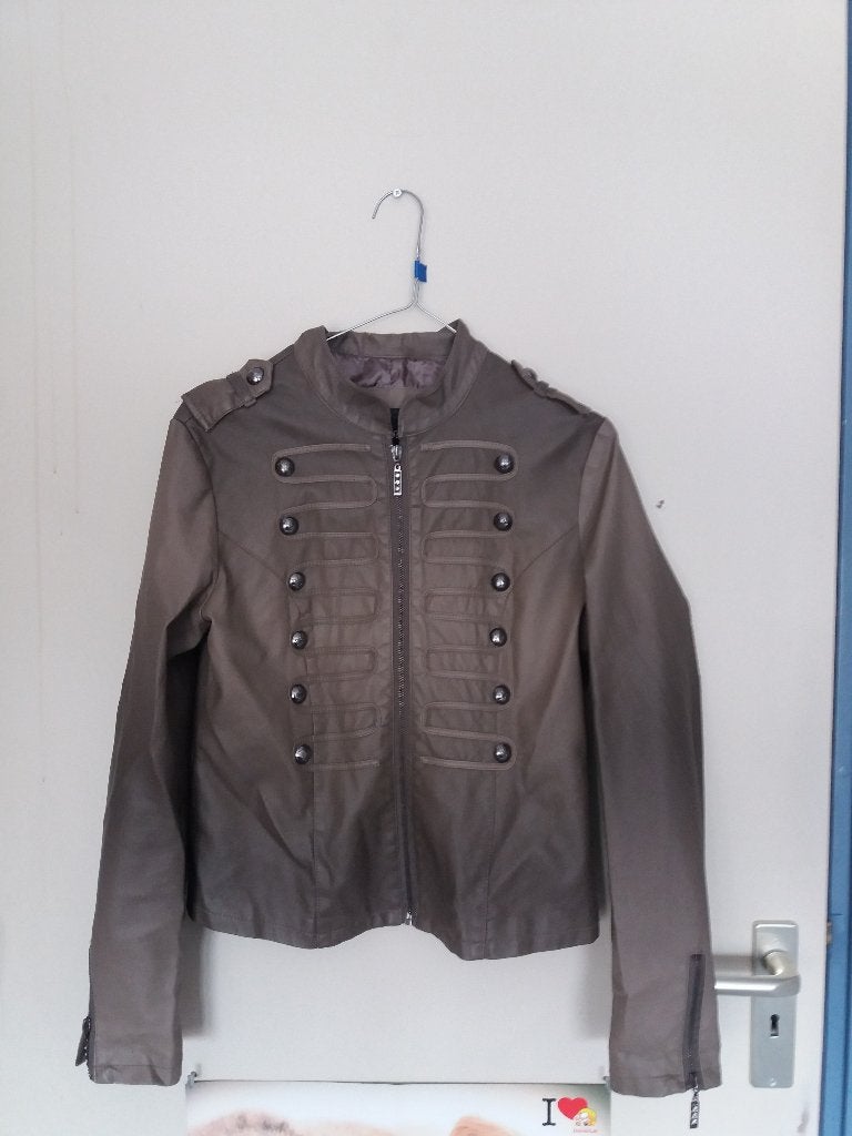 Een beige gevlaaid leder-look jasje met een opstaand kraagje, Beige, Misschic., Ophalen of Verzenden, Zo goed als nieuw