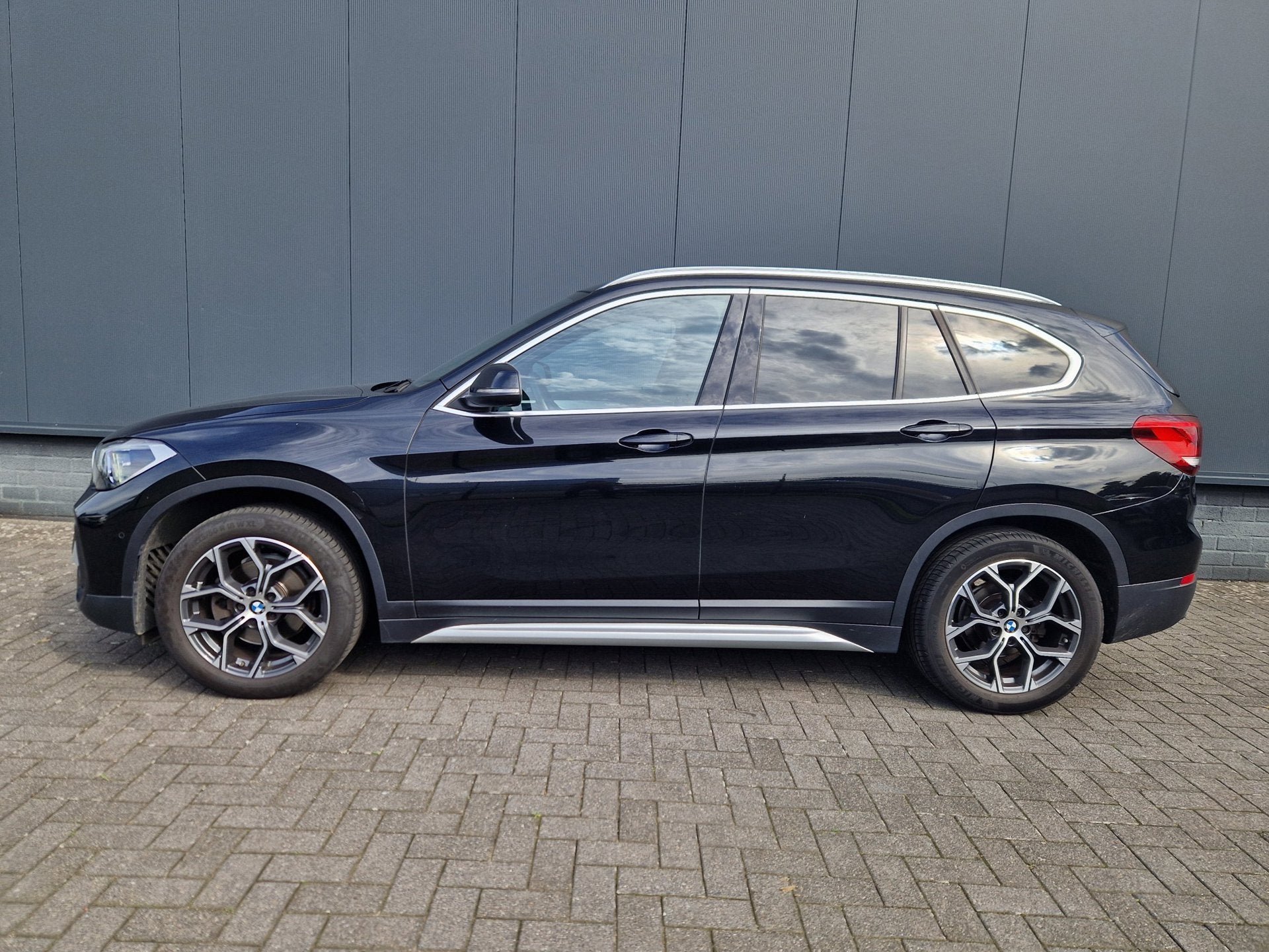 BMW X1 SDrive18i High Executive 1E Eig/Led /Leer /Cruise/Btw, Gebruikt, Automatische klimaatregeling, Zwart, Leder