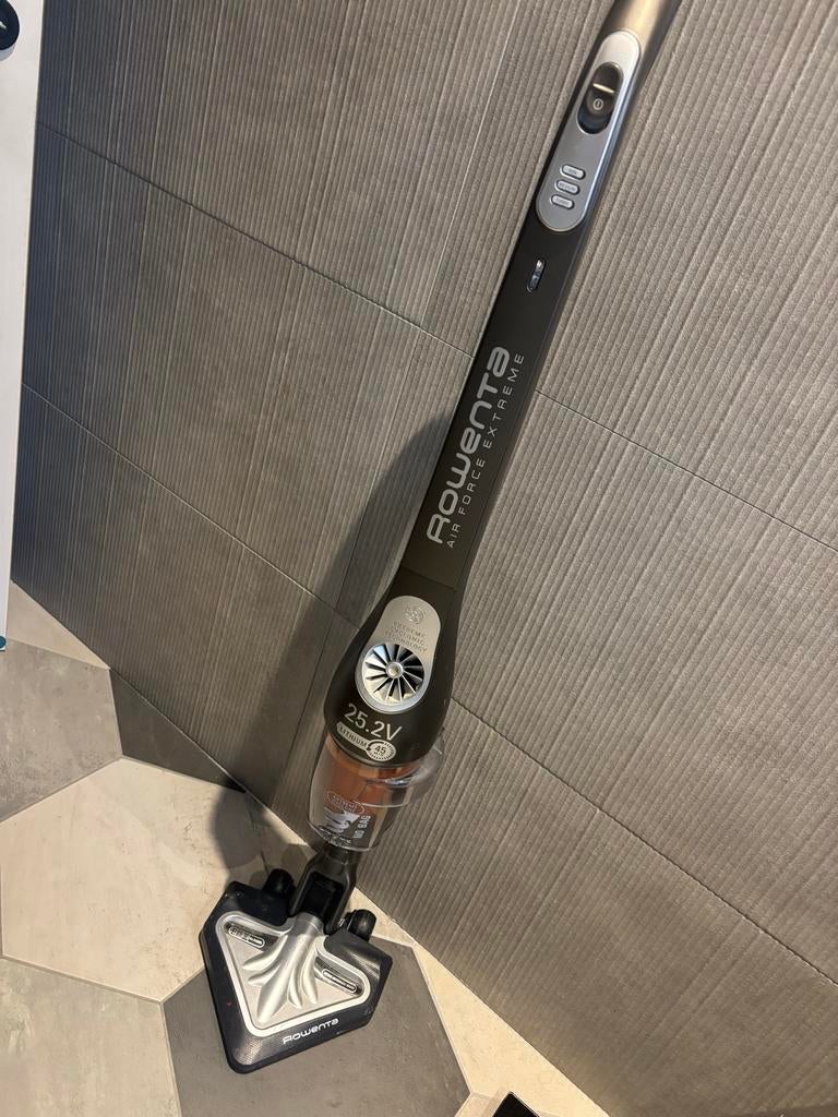 Rowenta Air Force Extreme Steel Stofzuiger - Goede staat, Witgoed en Apparatuur, Stofzuigers, Ophalen, Gebruikt, Reservoir, Minder dan 1200 watt