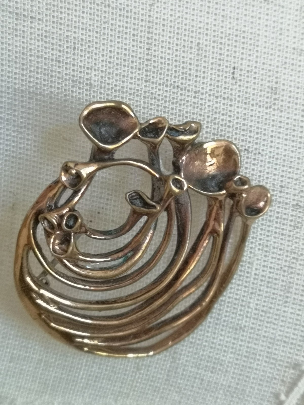 Hanna Ikonen bronzen broche Finland, Brons, 4 tot 7 cm, Gebruikt, Bruin