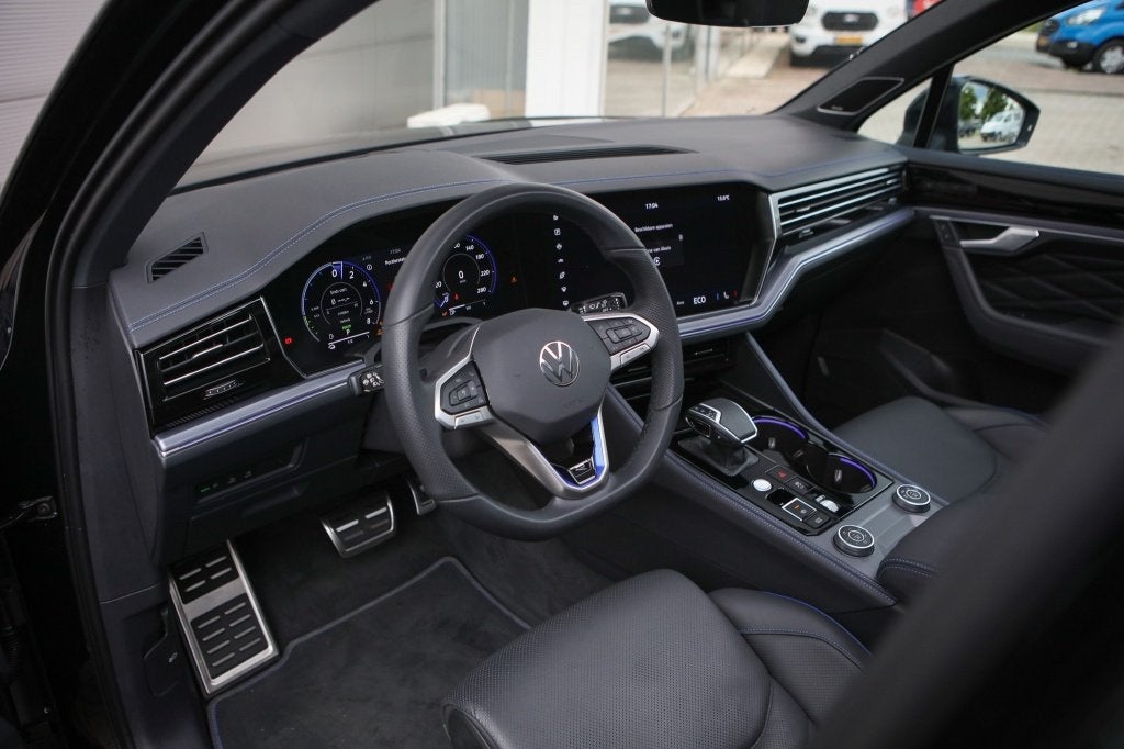 Volkswagen Touareg 3.0 TSi eHybr 4MR Ed R-line (bj 2025), Automaat, Gebruikt, Euro 6, 2995 cc