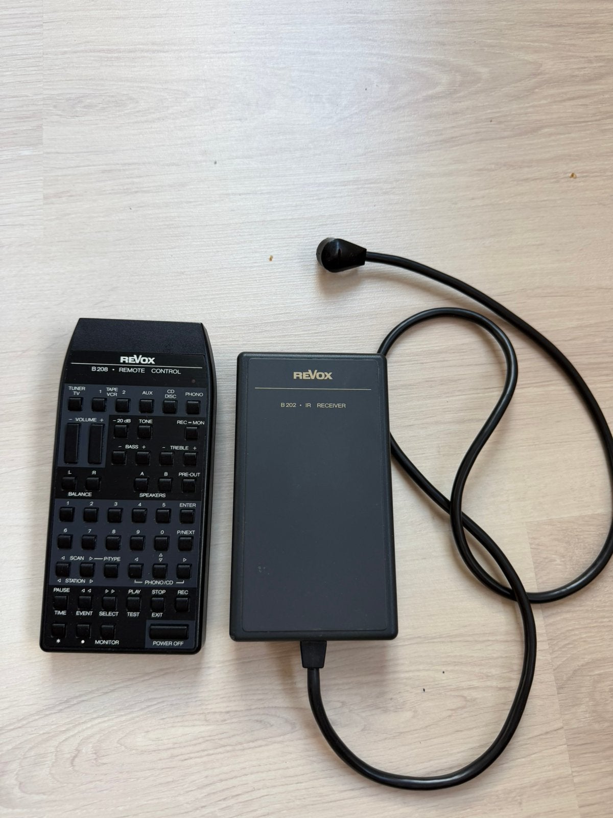 Revox B202 ontvanger IR en B208 remote set compleet, Ophalen of Verzenden, Zo goed als nieuw