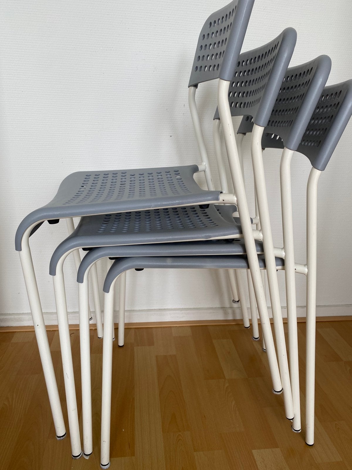 IKEA kunststof stoelen 4 stuks, Ophalen, Kunststof, Gebruikt, Kunststof en metaal