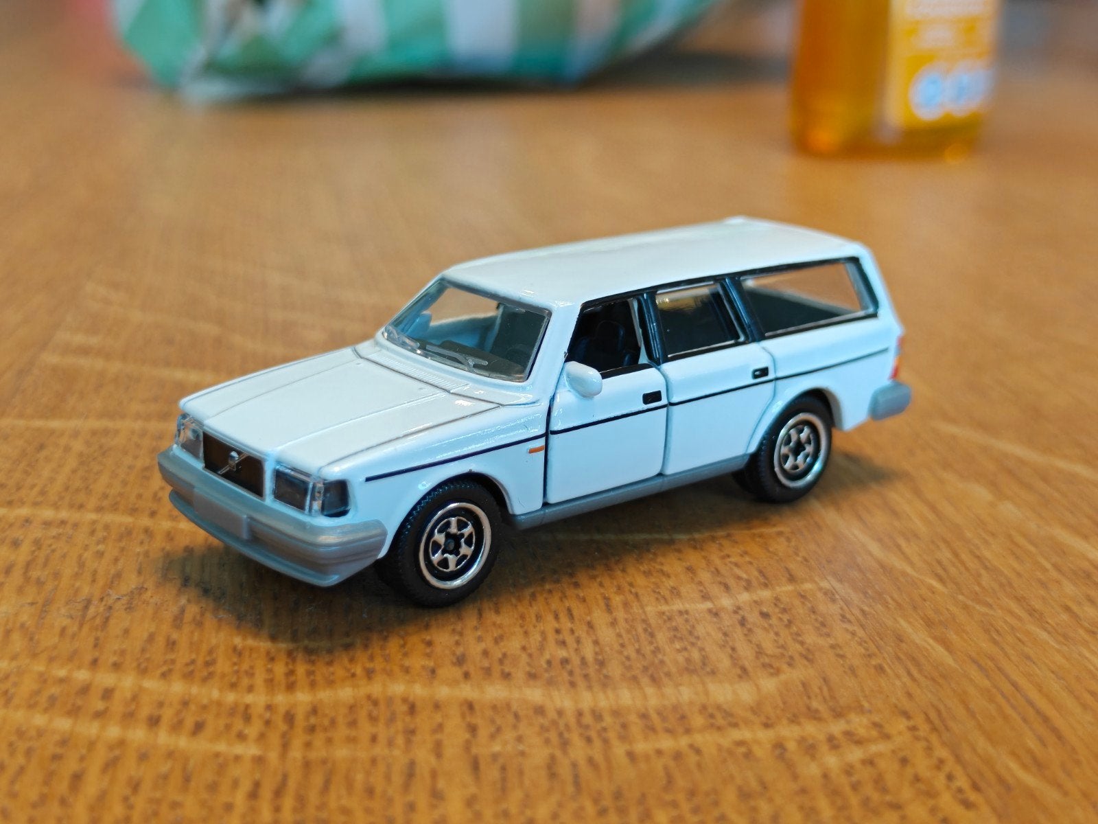 Majorette Volvo 240 WIT, Ophalen of Verzenden, Zo goed als nieuw, Auto