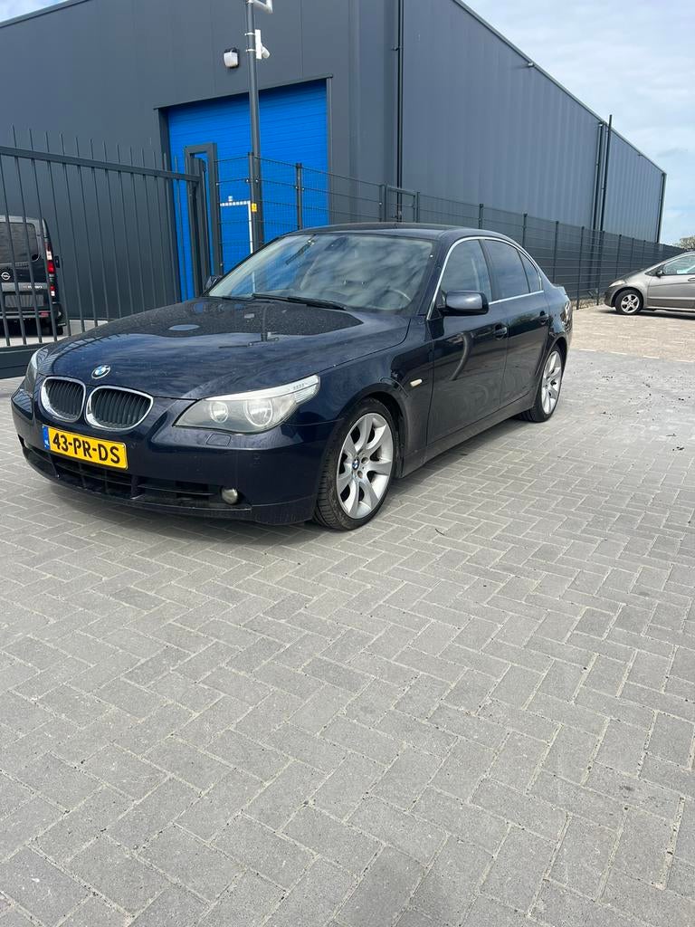BMW 5-Serie 2.5 I 525 automaat/trekhaak/ inruil mogelijk, Auto's, BMW, Automaat, Achterwielaandrijving, 2000 kg, Blauw