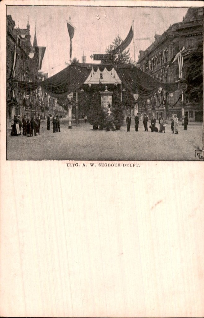 Delft - Straatversiering - Feestdecoratie, Verzamelen, Ansichtkaarten | Nederland, Gelopen, Zuid-Holland, Voor 1920, Ophalen of Verzenden