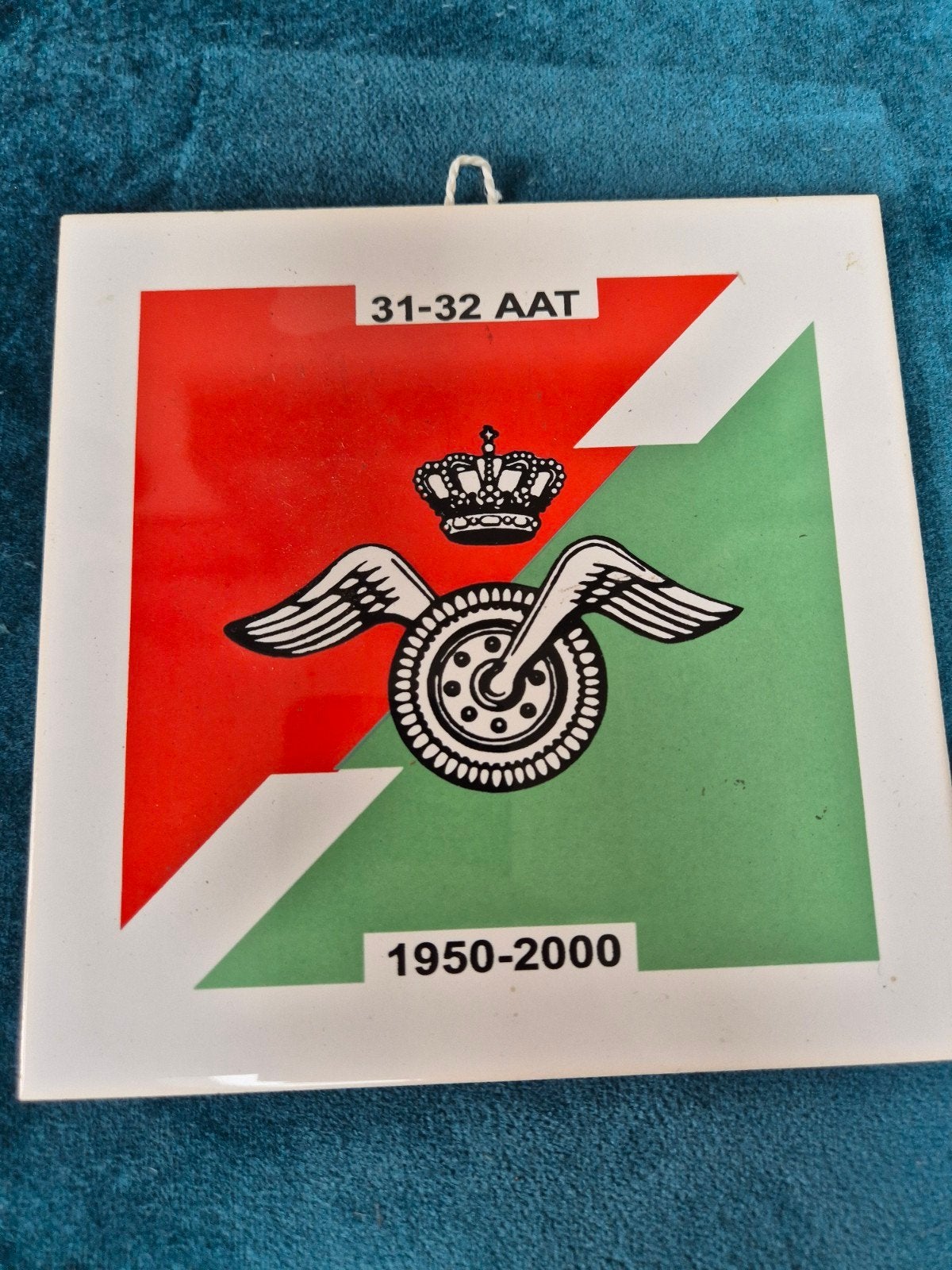 Wapenschild / tegel 31-32 AAT Aan & Afvoer Troepen 1950 2000, Verzamelen, Militaria | Algemeen, Ophalen of Verzenden, Landmacht