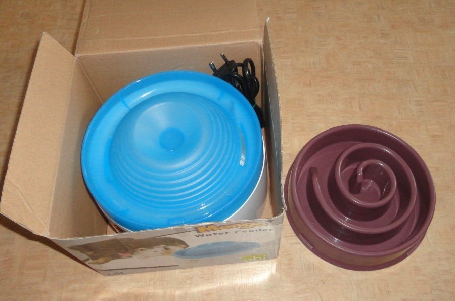 Mango Water Feeder (Drinkfontein 1,5L) + anti-schrok voerbak, Dieren en Toebehoren, Ophalen of Verzenden, Anti-schrok, Nieuw