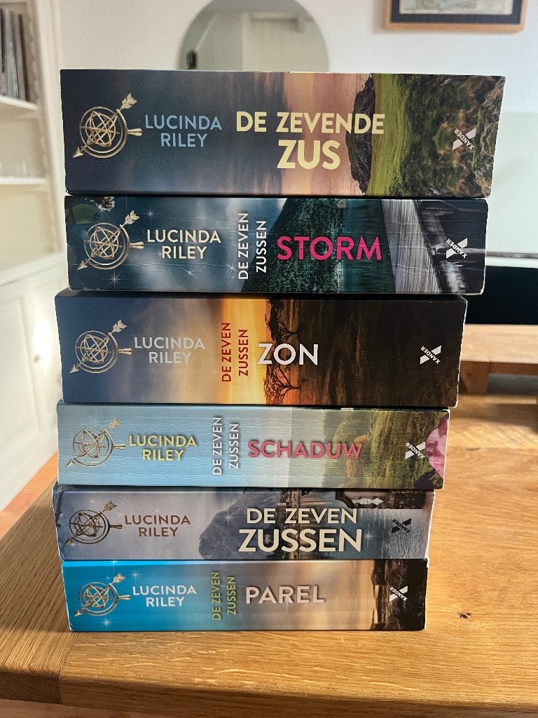 Zeven zusters boeken, Boeken, Lucinda Riley, Ophalen of Verzenden, Zo goed als nieuw, Nederland