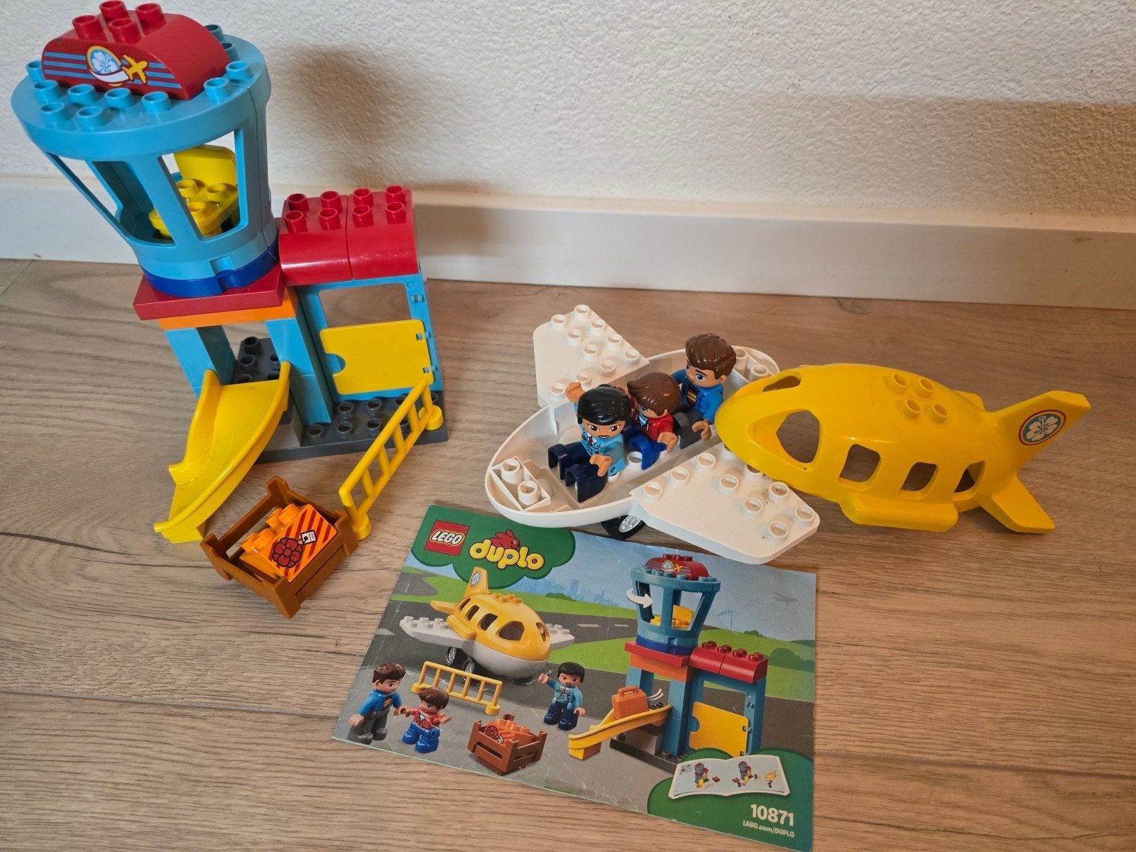 Lego Duplo Vliegveld 10871 met vliegtuig en verkeerstoren, Compleet, Gebruikt, Ophalen of Verzenden, Duplo