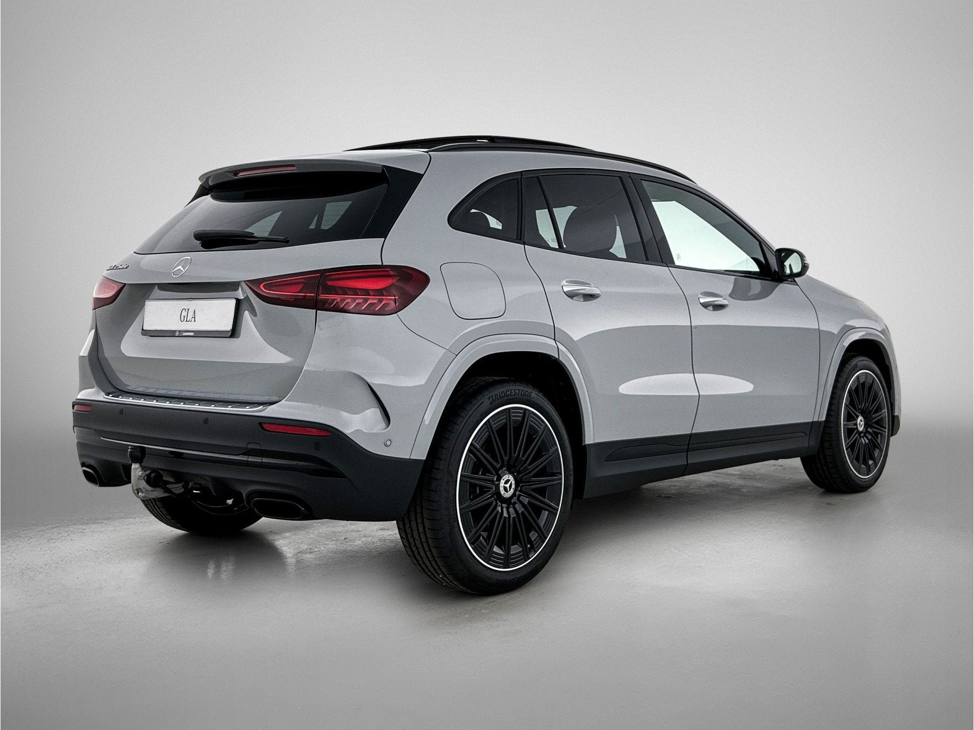 Mercedes-Benz GLA 250 e 140 Year Edition | Plus pakket | Nig, Zwart, 4 cilinders, 15 kWh, Bedrijf