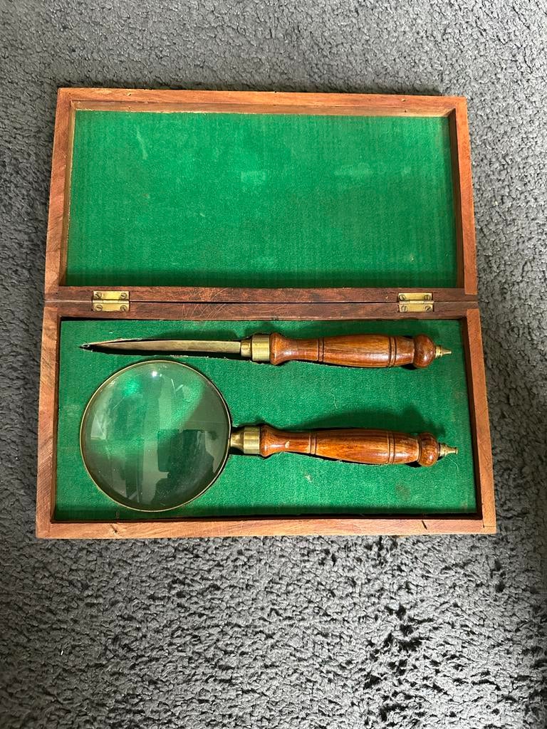 Vergrootglas en briefopener in houten doosje, Verzamelen, Overige Verzamelen, Ophalen of Verzenden, Gebruikt