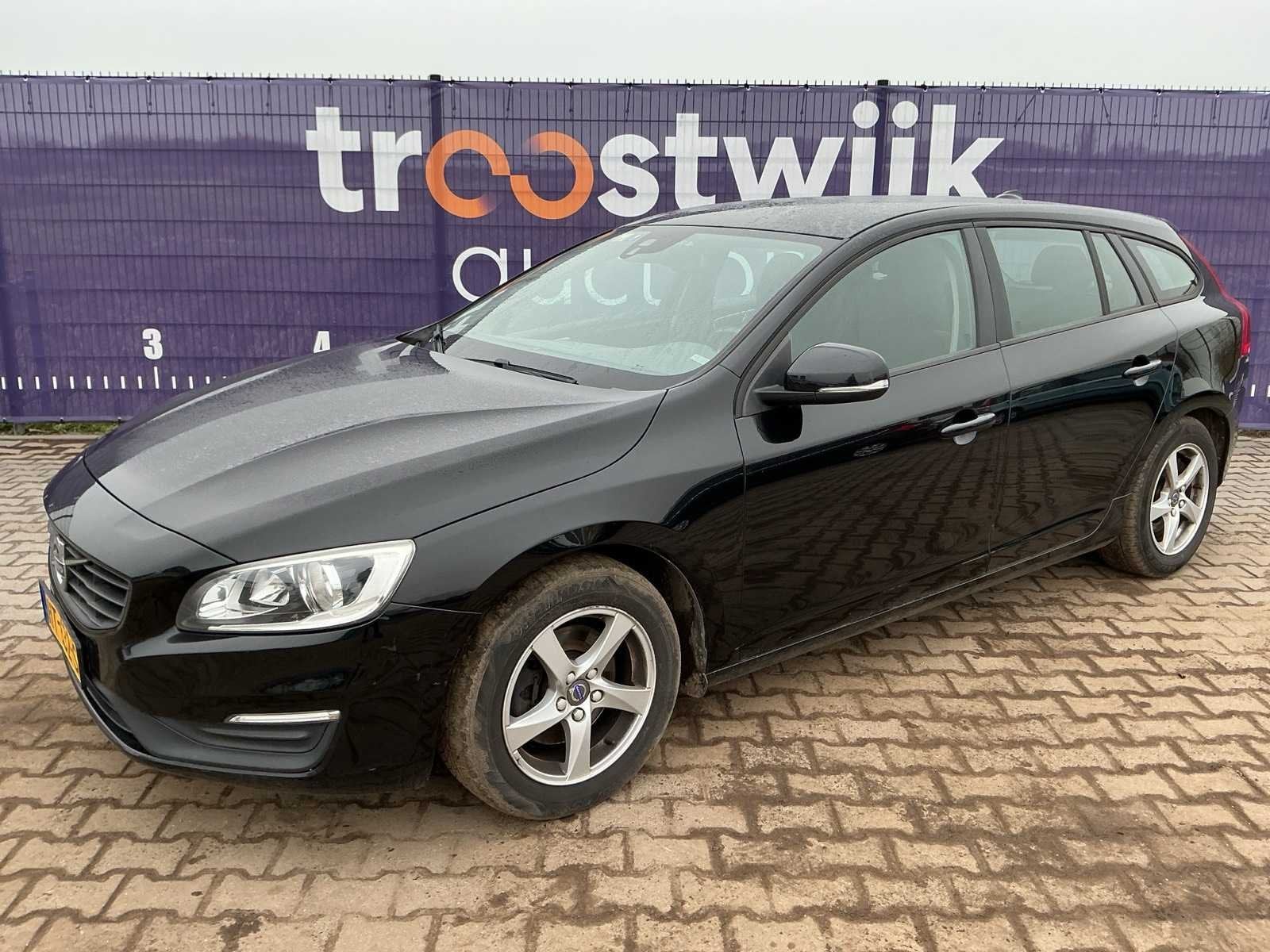 2016 - Volvo - V60 - 2.0 D2 Kinetic Bns - Personenauto, Voorwielaandrijving, Gebruikt, Euro 6, 4 cilinders