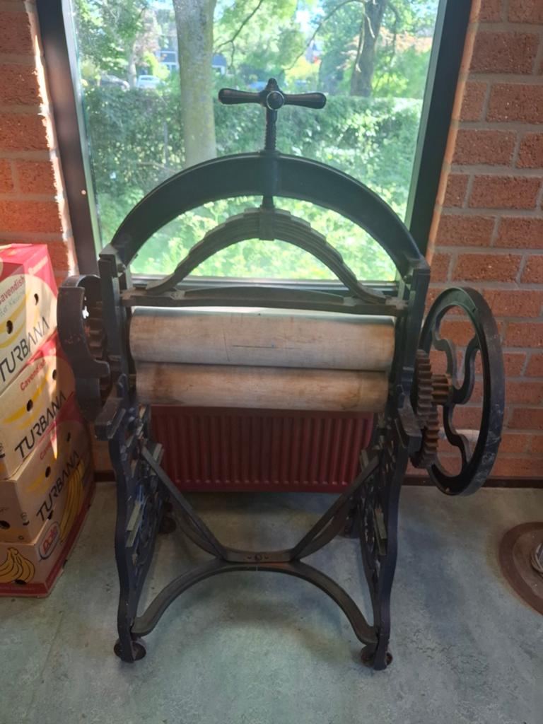 Antieke mangel - Decoratief en functioneel, Ophalen