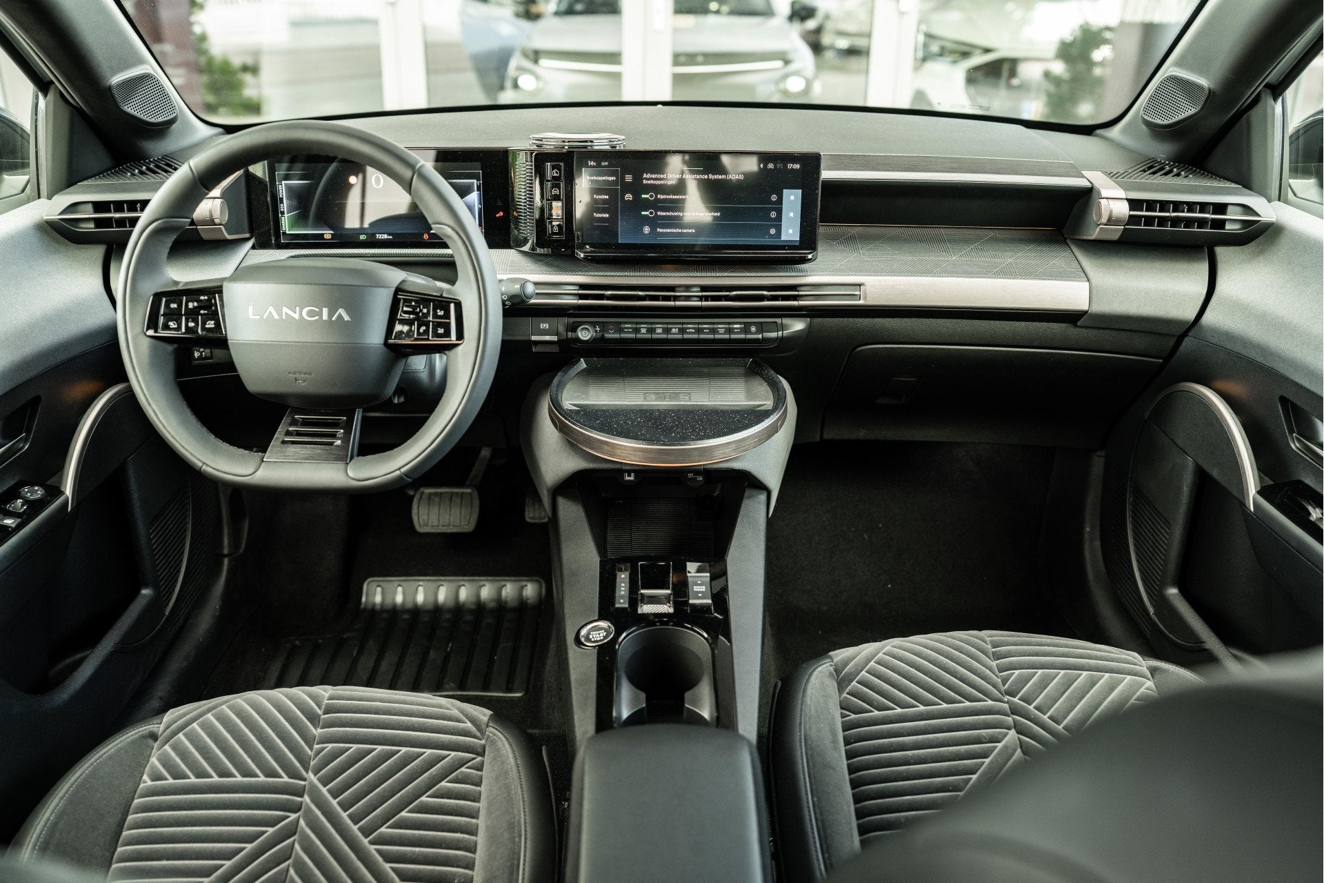 Lancia Ypsilon LX 51 kWh (bj 2024, automaat), Auto's, Stof, Gebruikt, Te koop, Adaptive Cruise Control
