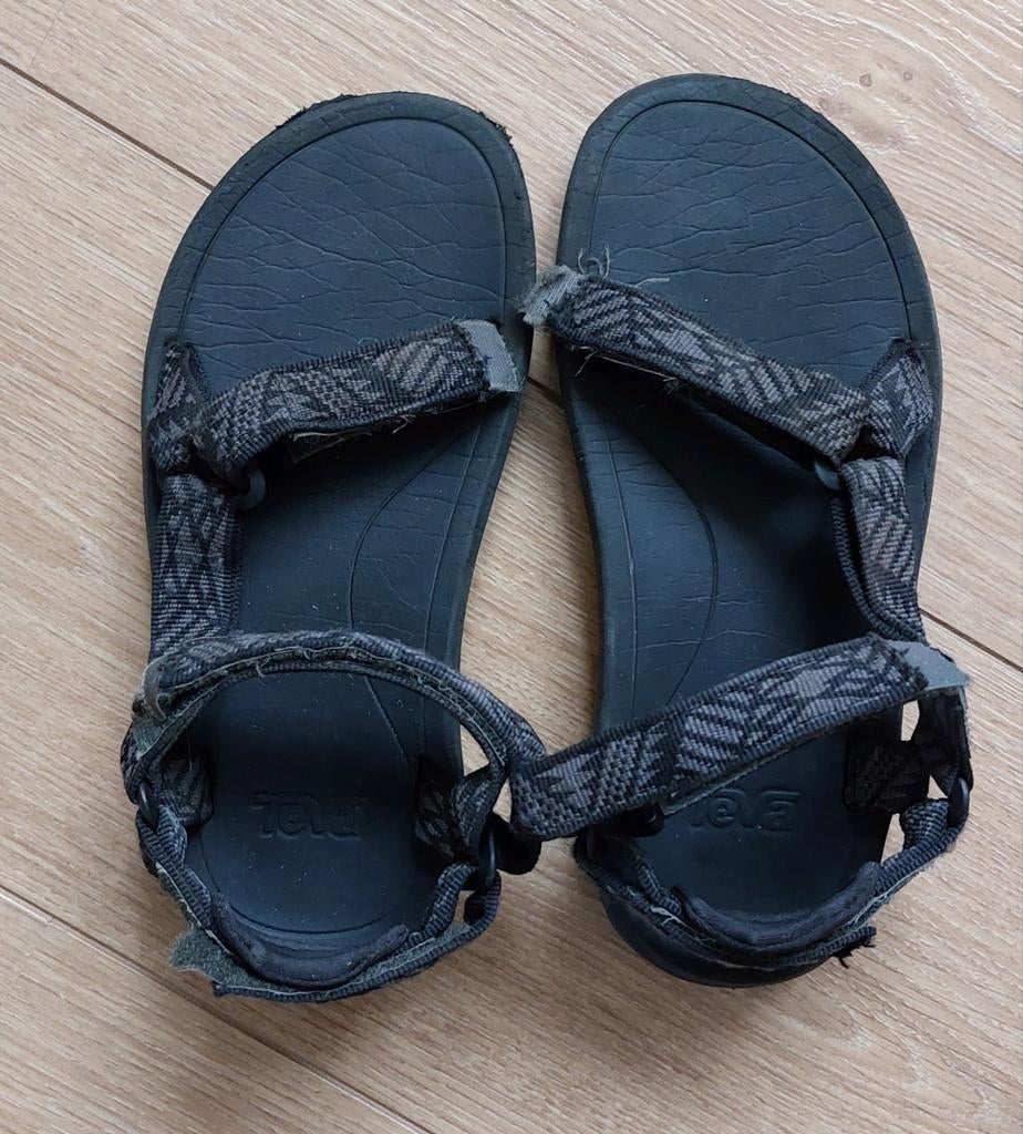 Teva sandalen maat 33, Kinderen en Baby's, Kinderkleding | Schoenen en Sokken, Jongen of Meisje, Overige typen, Zo goed als nieuw