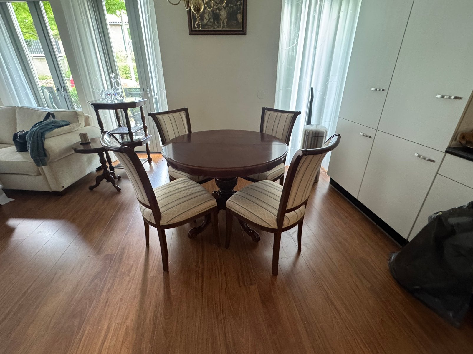 Selva eettafelset wortelnoten – tafel met 4 stoelen, Huis en Inrichting, Tafels | Eettafels, Ophalen, Rond, Zo goed als nieuw