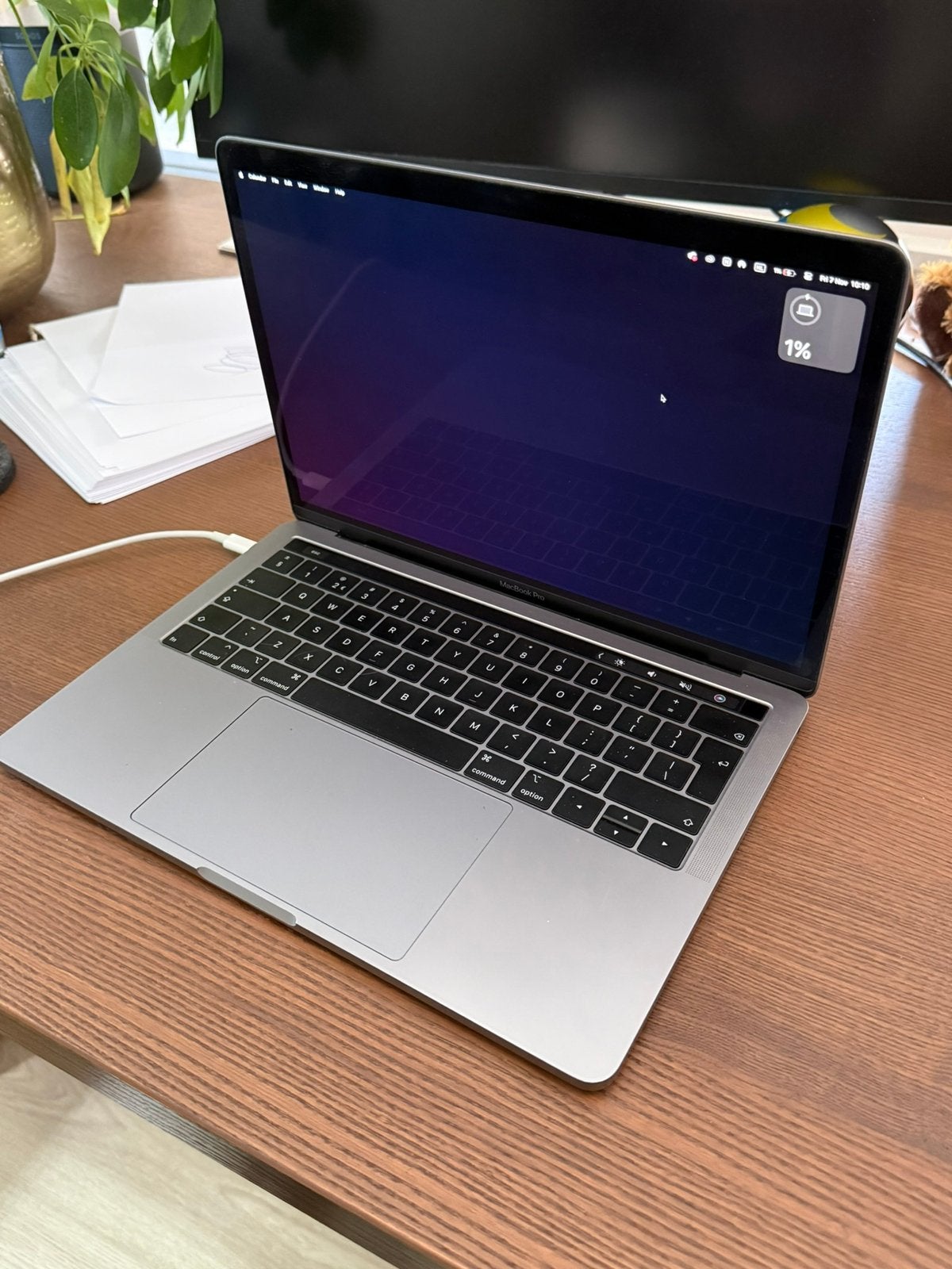 MacBook Pro 13 inch uit 2019, 2 tot 3 Ghz, 13 inch, Zo goed als nieuw, 128 GB of minder