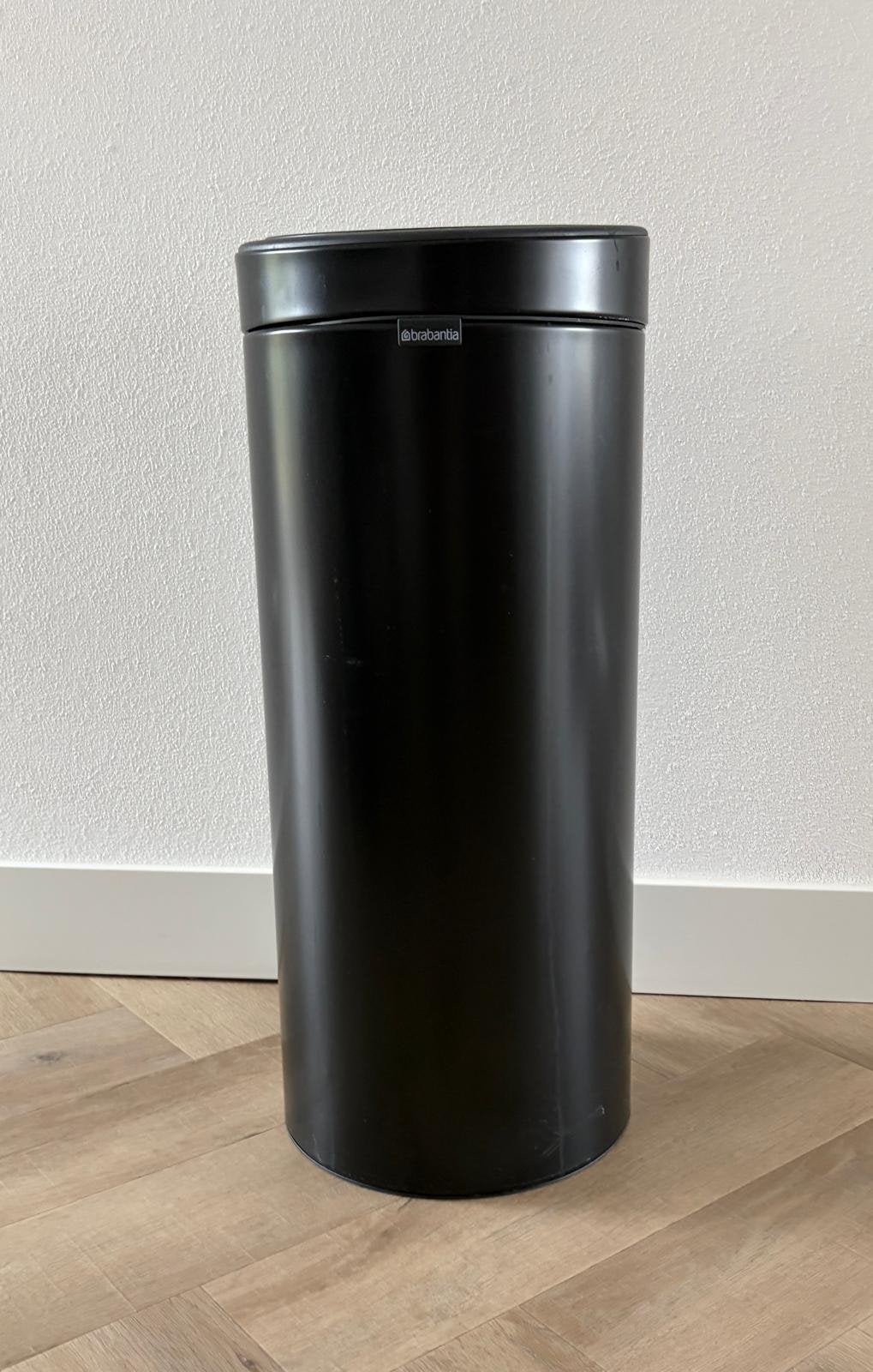 Brabantia Touch bin prullenbak 30 liter zwart, Huis en Inrichting, Woonaccessoires | Prullenbakken, 20 tot 30 liter, Ophalen, Zo goed als nieuw