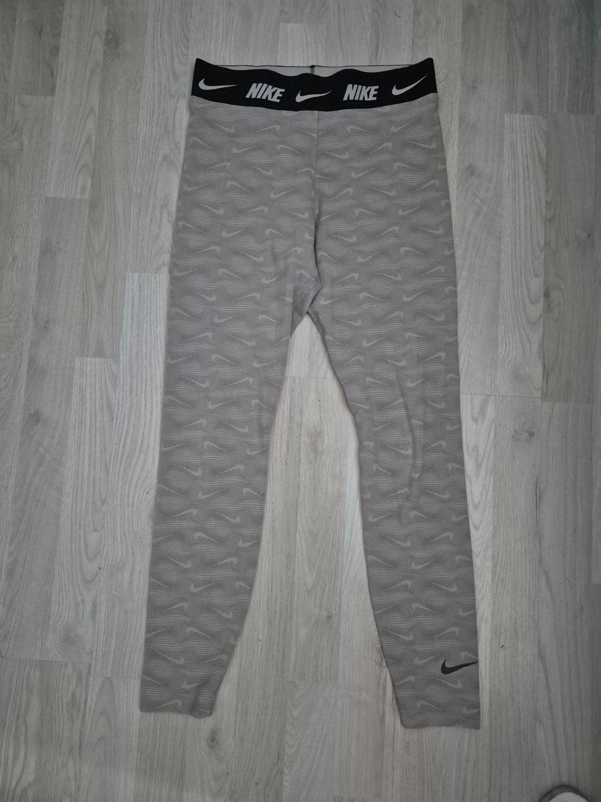 Nike legging maat M, Kleding | Dames, Leggings, Maillots en Panty's, Legging, Nike, Maat 40/42 (M), Ophalen of Verzenden