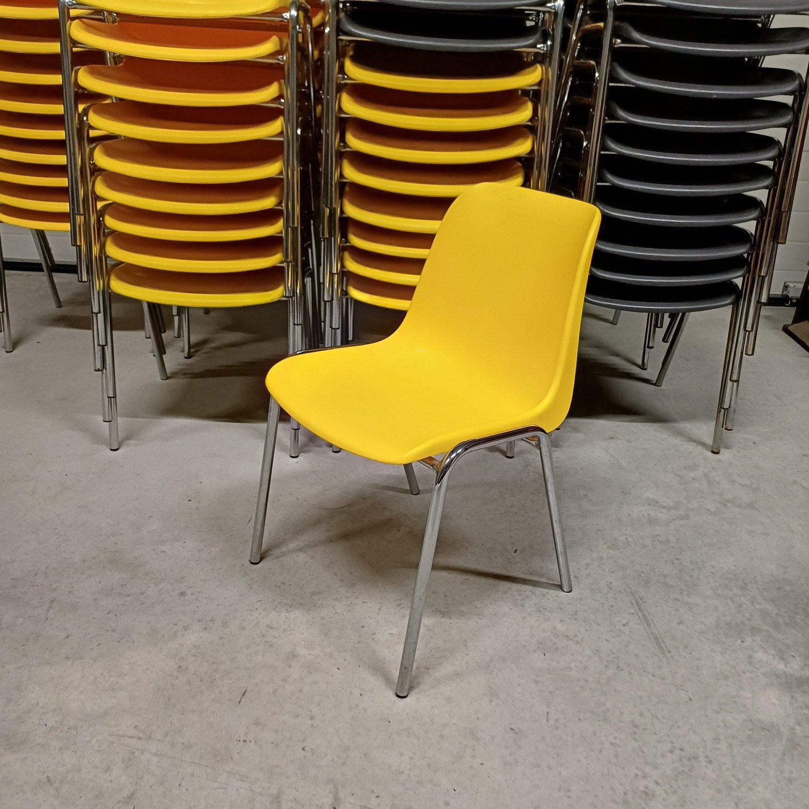 70 x stapelstoelen kantine stapelbare partij stoelen, Huis en Inrichting, Ophalen, Gebruikt, Bruin, Vijf, Zes of meer stoelen