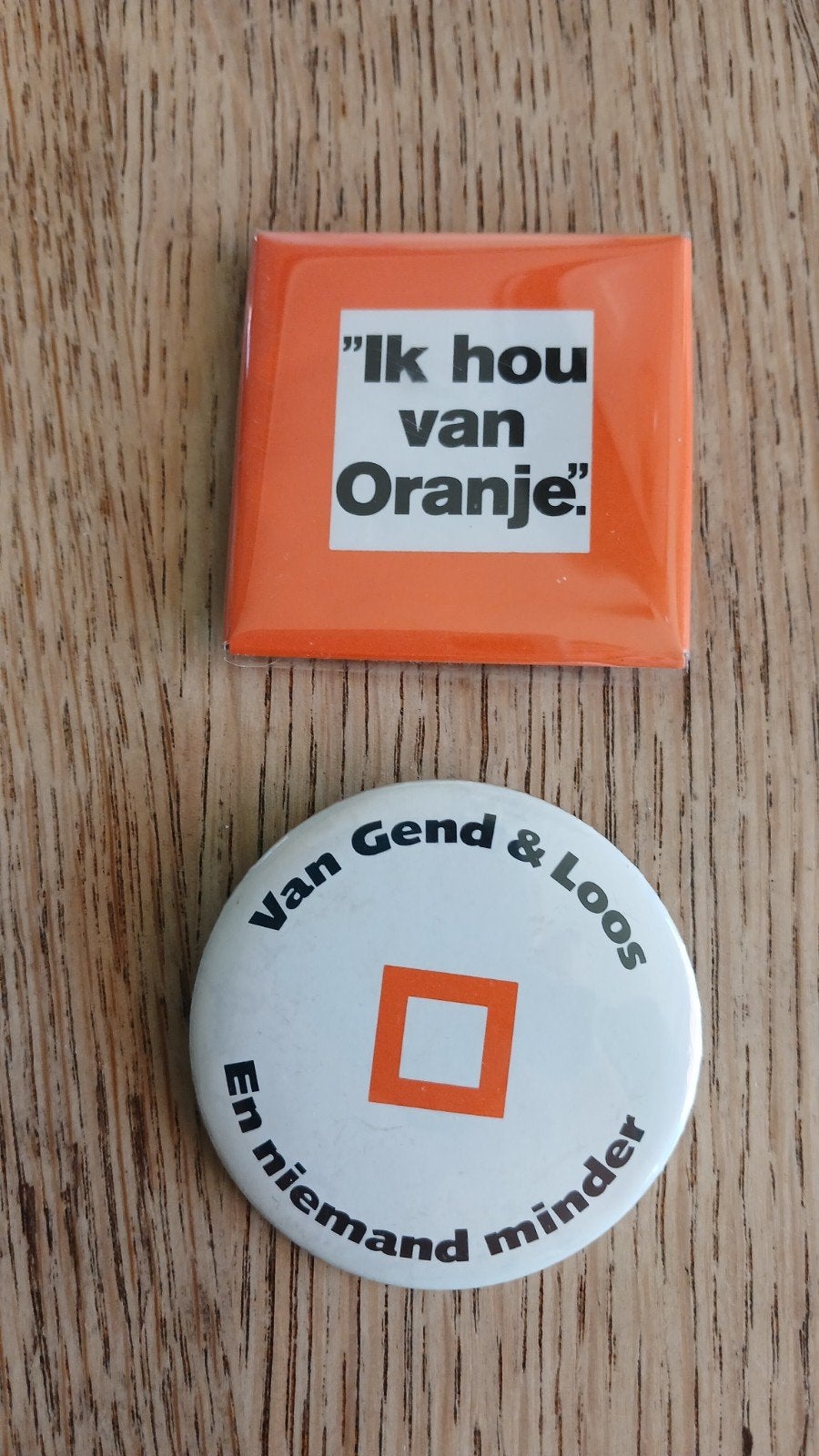 2 Buttons Van Gend en Loos, Ophalen of Verzenden, Zo goed als nieuw, Overige onderwerpen, Button