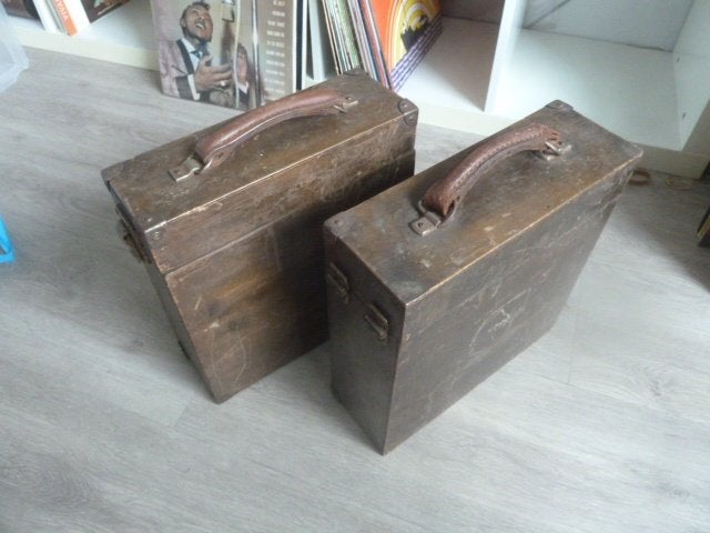 2 unieke vintage  HOUTEN schellak lp koffers met  inhoud, Gebruikt, 10 inch, Verzenden, Overige typen