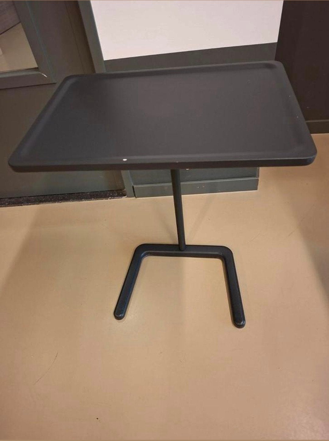Vitra bijzettafel - Verstelbaar en stijlvol, Ophalen