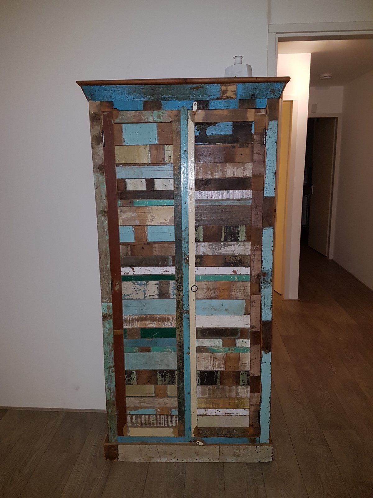Unieke boekenkast van gerecycled sloophout – Otentic Design