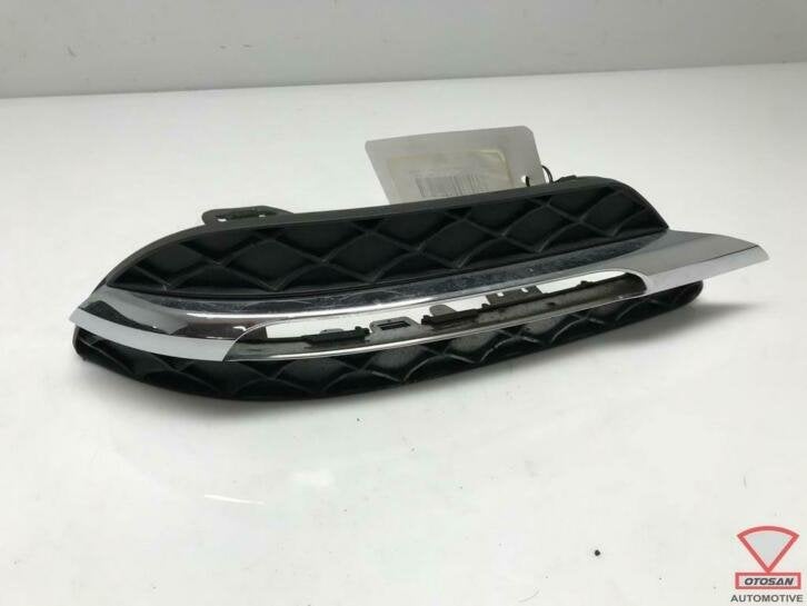 mercedes c klasse w204 voorbumper rooster rechts a2048803324, Auto-onderdelen, Gebruikt, Mercedes-Benz AG, Mercedes-Benz, Rechts