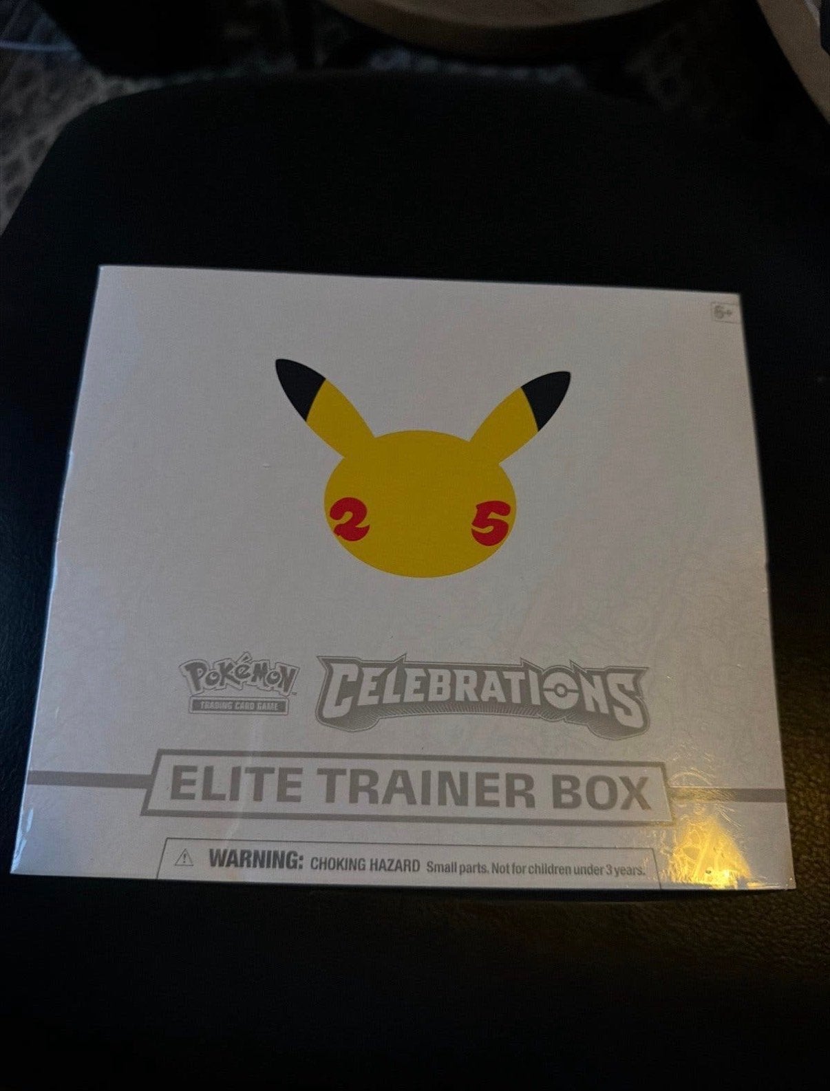 Pokémon Celebrations Elite Trainer Box - Nieuw, Hobby en Vrije tijd, Verzamelkaartspellen | Pokémon, Ophalen of Verzenden, Nieuw