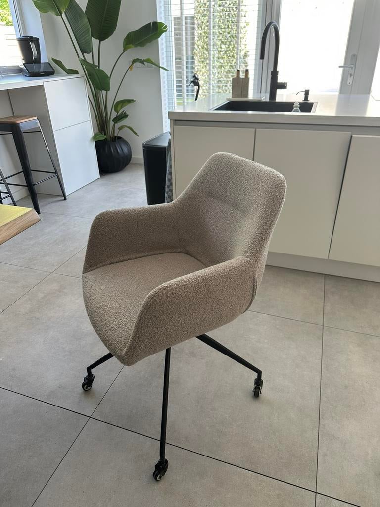Eetkamerstoelen boucle met wieltjes, Huis en Inrichting, Tafels | Eettafels, Ophalen, 200 cm of meer, 50 tot 100 cm, Zo goed als nieuw