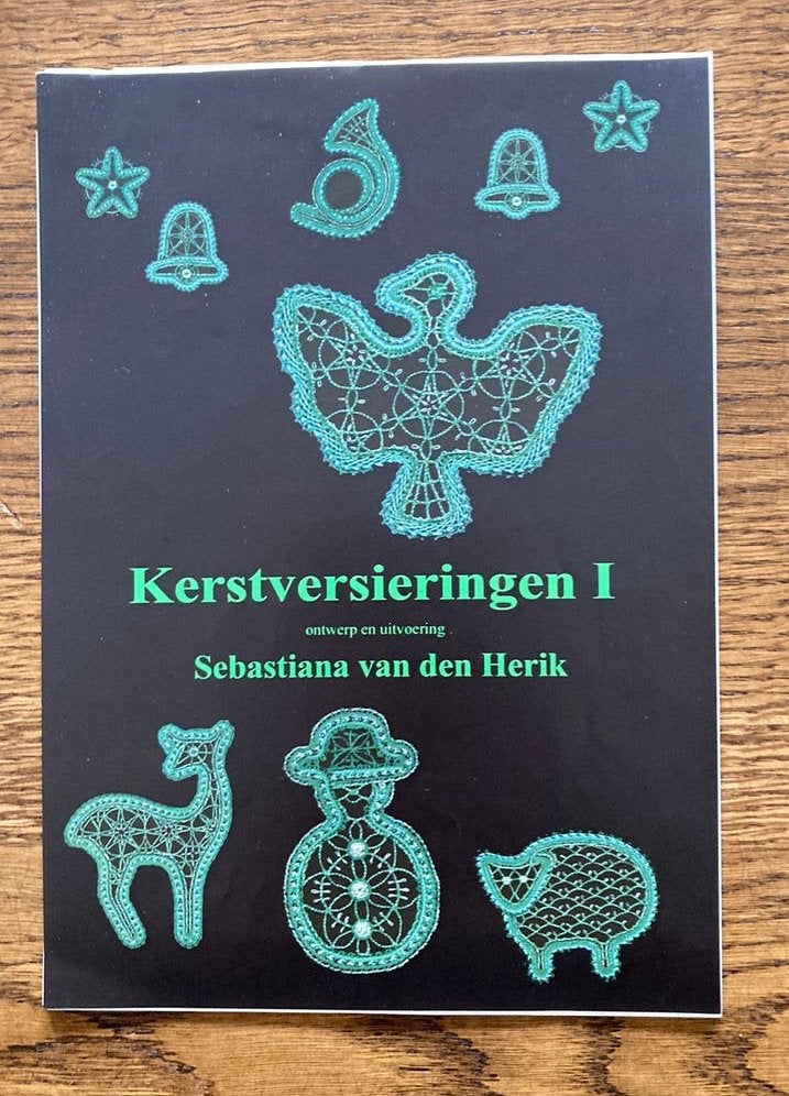 Kerstversieringen 1 en 2, Hobby en Vrije tijd, Kantklossen, Verzenden, Zo goed als nieuw, Patronen