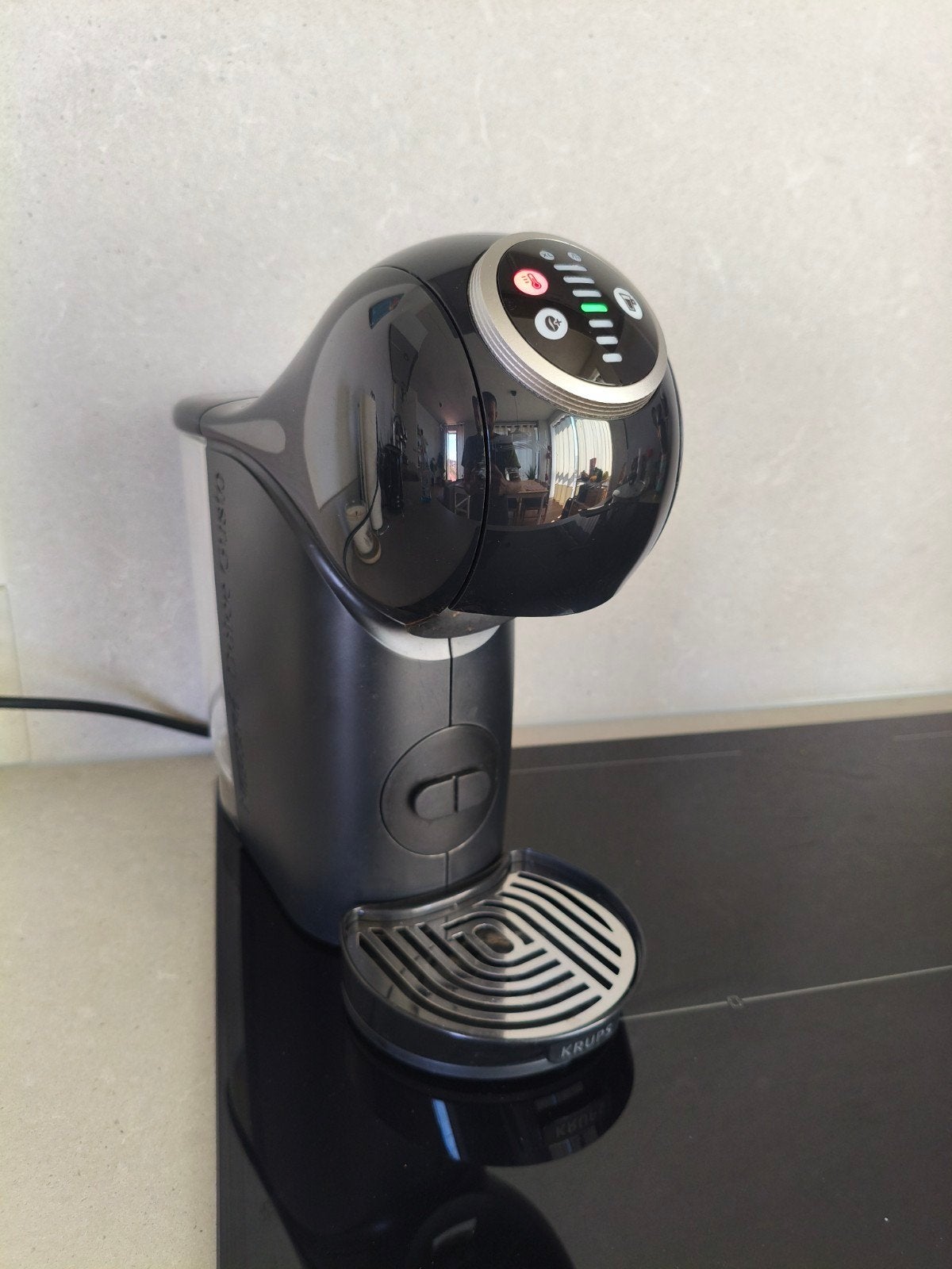 Krups Dolce Gusto Genio S Plus, Ophalen, Koffiemachine, Zo goed als nieuw, Koffiepads en cups