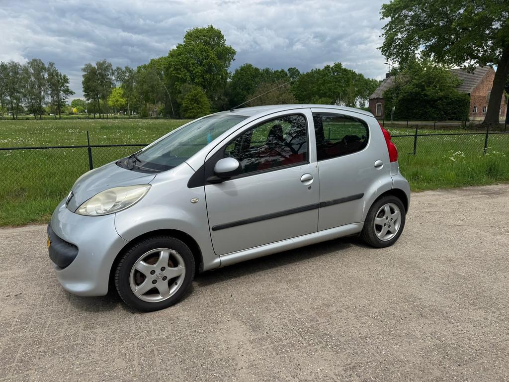 Peugeot 107 1.0-12V XS Urban Move, nw APK, NAP, 5 drs, enz, Voorwielaandrijving, Gebruikt, 4 stoelen, 68 pk