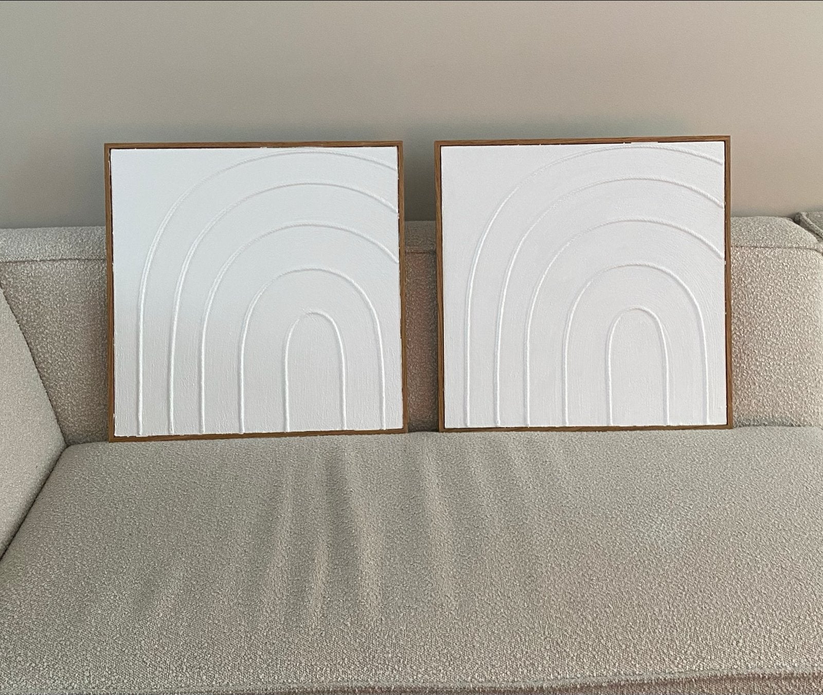 2 witte schilderijen, Ophalen