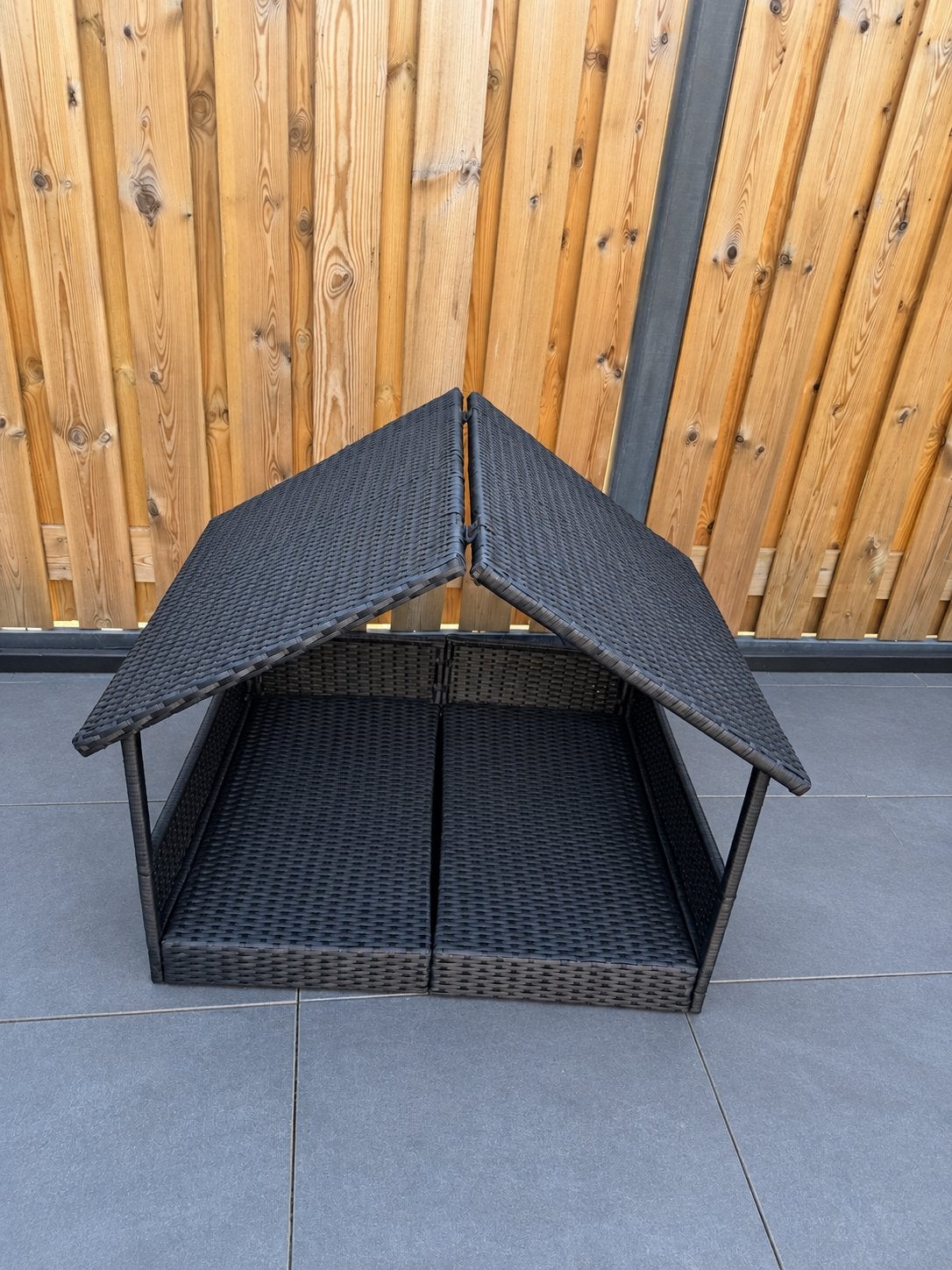 Honden huisje buiten, Dieren en Toebehoren, Hondenhokken, Ophalen, Zo goed als nieuw, 110 cm of meer, Minder dan 65 cm