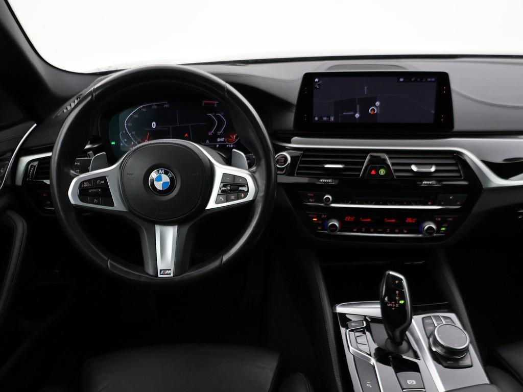 BMW 5-serie Touring 520i HE LUXURY + PANORAMA | HEAD-UP | LI, Automaat, Achterwielaandrijving, Gebruikt, 4 cilinders