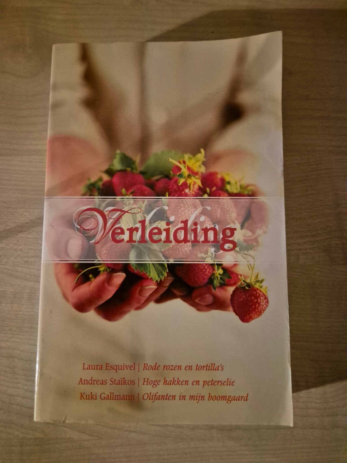Omnibus Verleiding - 3 heerlijke romas, Boeken, Ophalen of Verzenden