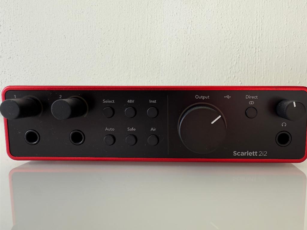 Focusrite Scarlet 2i2 - 4de generatie, Ophalen of Verzenden, Zo goed als nieuw, Audio