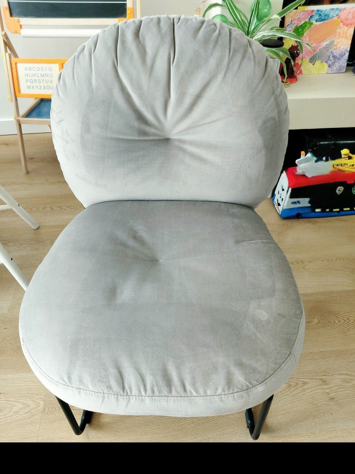 Comfortabele grijze stoel van Must Living, Modern, Comfortabel, Ophalen of Verzenden, Zo goed als nieuw, Metaal